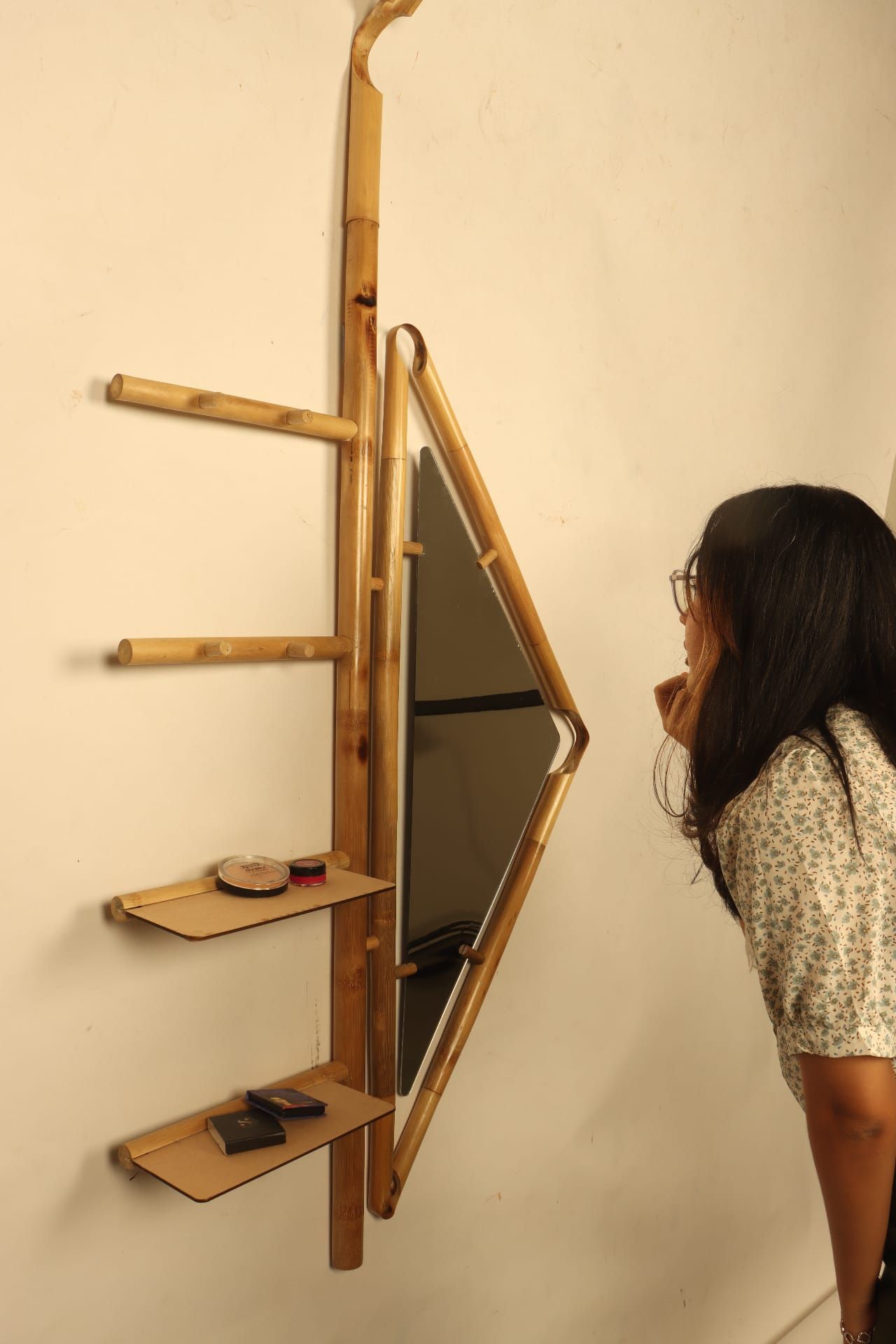 User using Darpana mirror